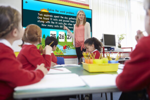4k Slim Bezel Interactive Touch Displays Application Image (1)